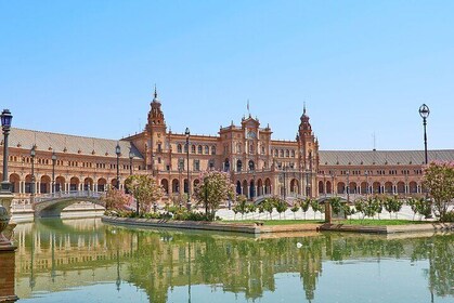 Guided tour of the Spanish Steps and the Maria Luisa Park