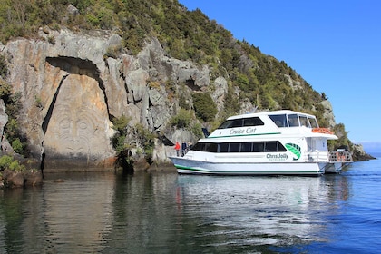 Lake Taupo: 1.5-Hour Māori Rock Carvings Cruise