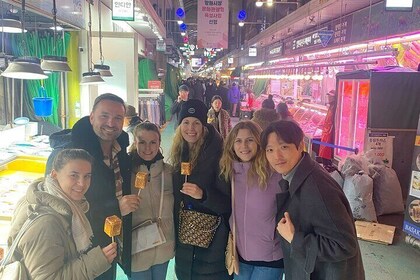 Private 10 Food Tasting Tour in an Authentic Food Market in Seoul