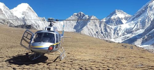 Au départ de Katmandou : Excursion privée en hélicoptère au camp de base de...