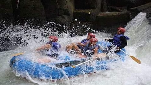 Bakas Levi Rafting à Melangit River