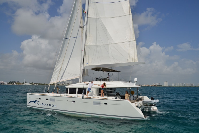 Deluxe Full-Day Catamaran Cruise to Isla Mujeres with Lunch