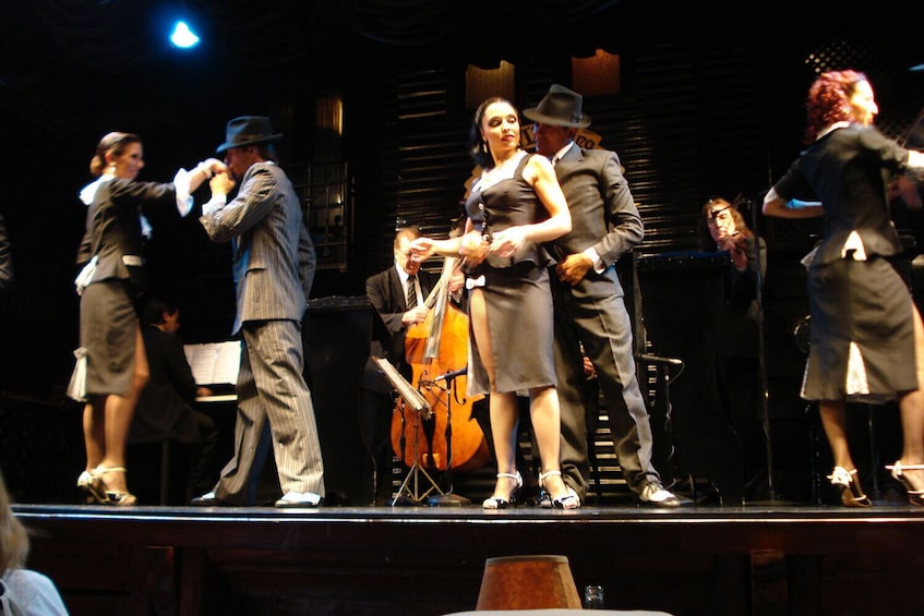 Tango show in La Ventana with optional Dinner