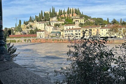 Sightseeing Tour of City of Love and Mysteries in Verona
