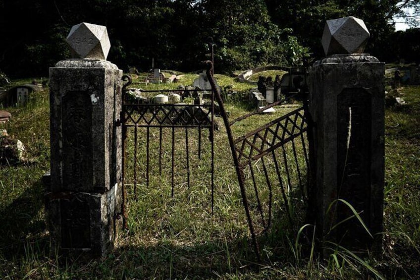 2 Hours Private Cemeteries of Galveston Walking Tour