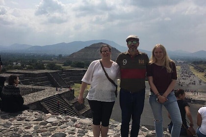 Teotihuacán bij zonsopgang, zonder toeristenvalkuilen.