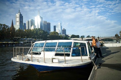 Melbourne : City and Williamstown Ferry Cruise