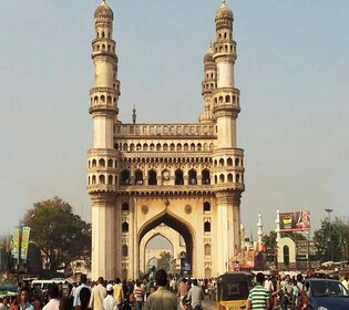 Hyderabad: tour privado por la ciudad con paseo en barco por la noche