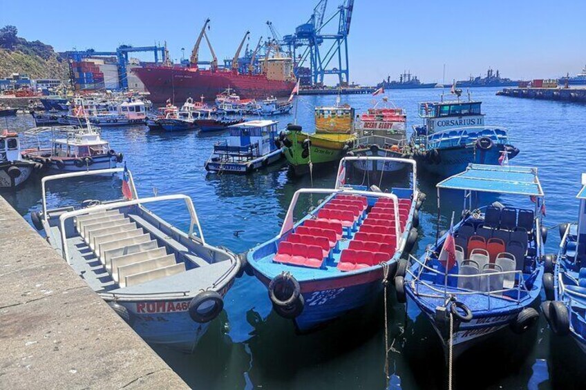 Private Valparaiso and Casablanca with Boat and Sparkling Wine