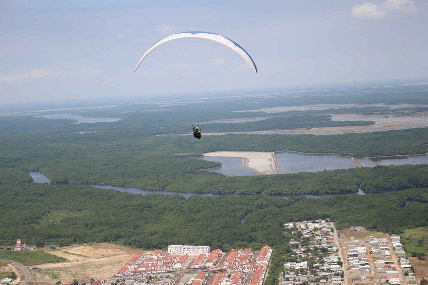 Picture 1 for Activity Guayaquil: Paragliding Experience