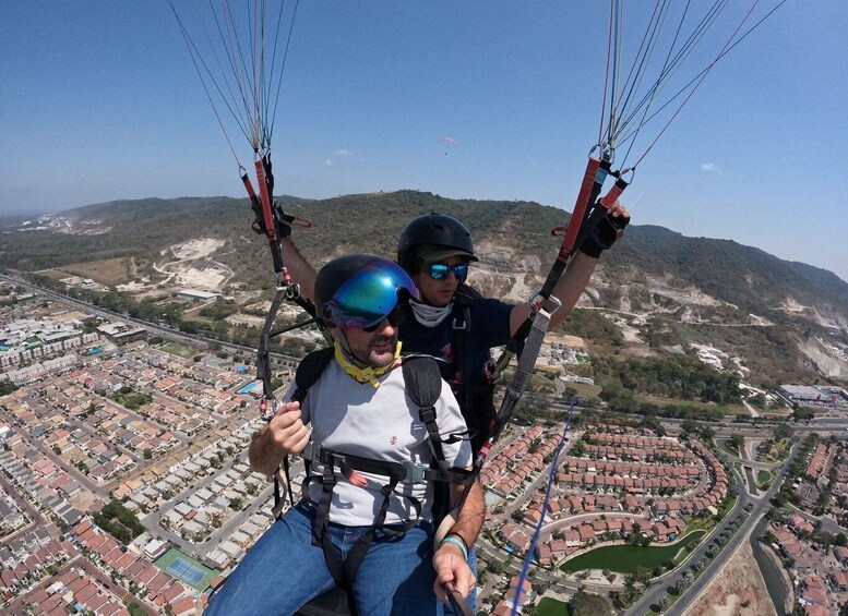 Guayaquil: Paragliding Experience