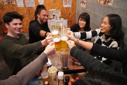 Tokyo : Local Bar and Ramen hopping Tour in Ikebukuro