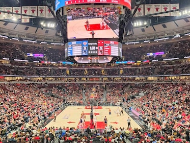 Partido de baloncesto de los Chicago Bulls en el United Center