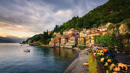 Vanuit Milaan: Dagtocht naar Varenna, Bellagio en Como