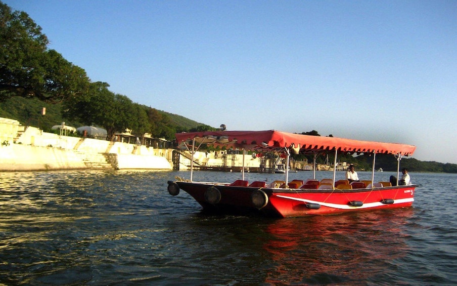 Picture 1 for Activity Udaipur Full-Day Private Tour with Boat Ride and Lunch
