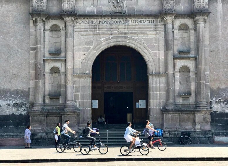 Picture 3 for Activity Mexico City: Coyoacan Biking Tour with Frida Kahlo Museum