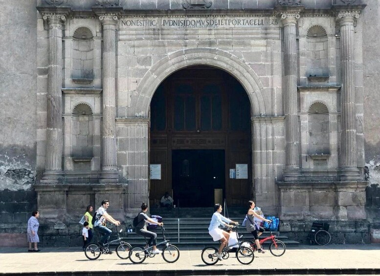 Picture 3 for Activity ⭐Frida Kahlo Museum VIP - skip the line + Bikes + Churros