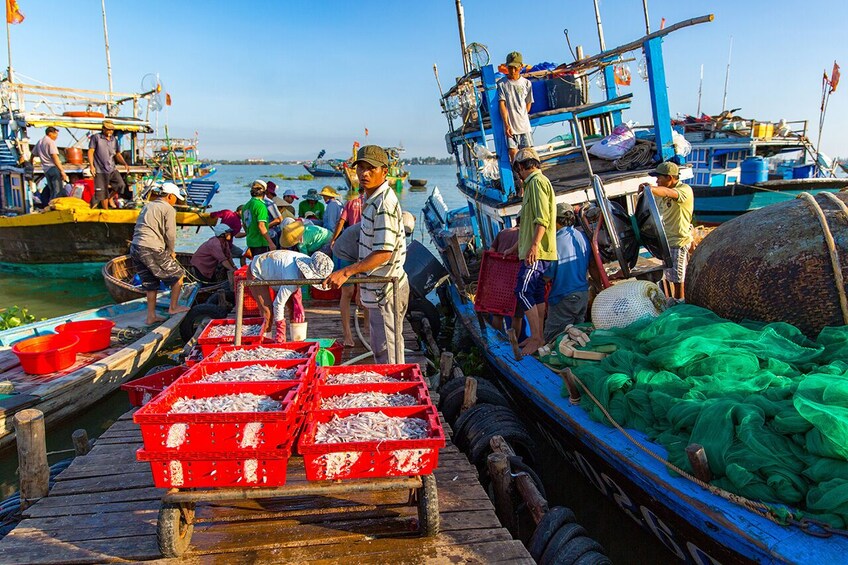 Half-day Fish Village & Famous Vietnam Sampan