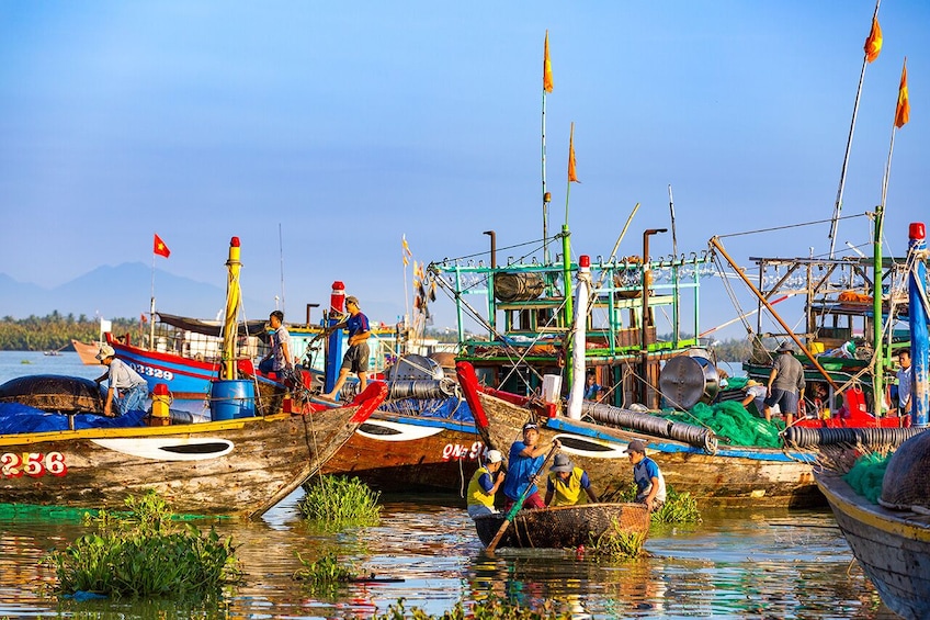 Half-day Fish Village & Famous Vietnam Sampan