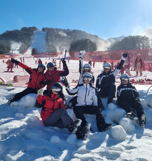 Picture 5 for Activity From Seoul: Yongpyong Ski Day Tour with Transportation