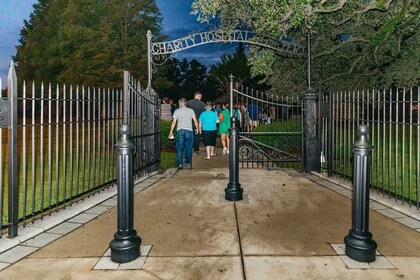 New Orleans: Dead of Night Ghosts and Cemetery Bus Tour