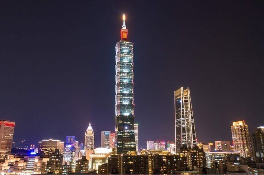 Night tour of famous sightseeing spots and bars in Taipei city