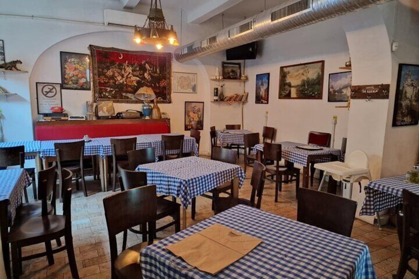Bucharest Historical Food Tour in Old Center