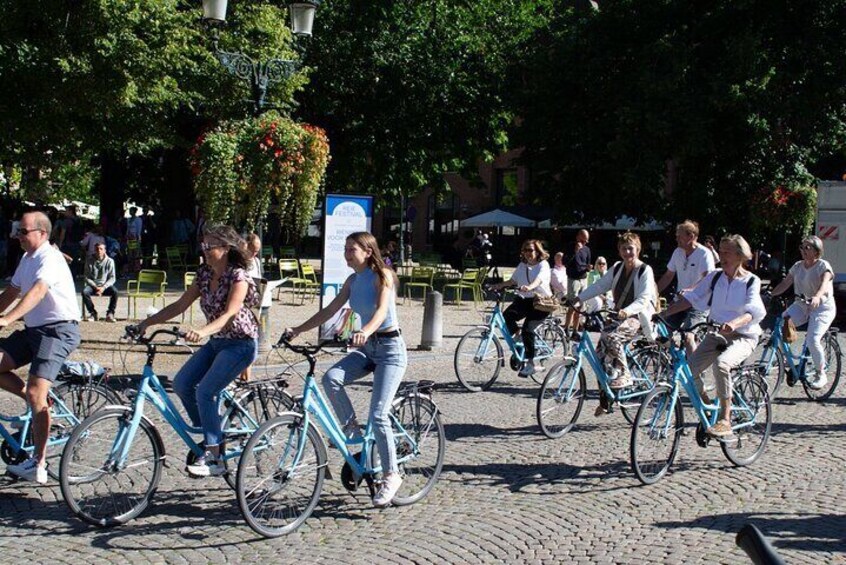 Bruges Discovery by bike with locals