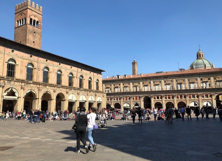 Bologna: Guided Architecture Walking Tour