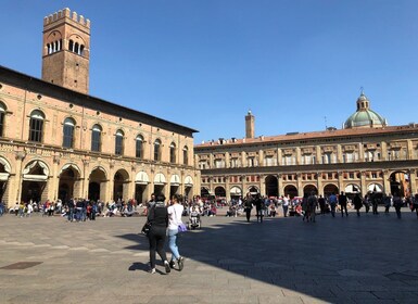 Bolonia: visita guiada a pie por la arquitectura