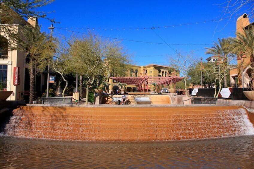 2 Hours Walking Tour in Scottsdale with Local Guide