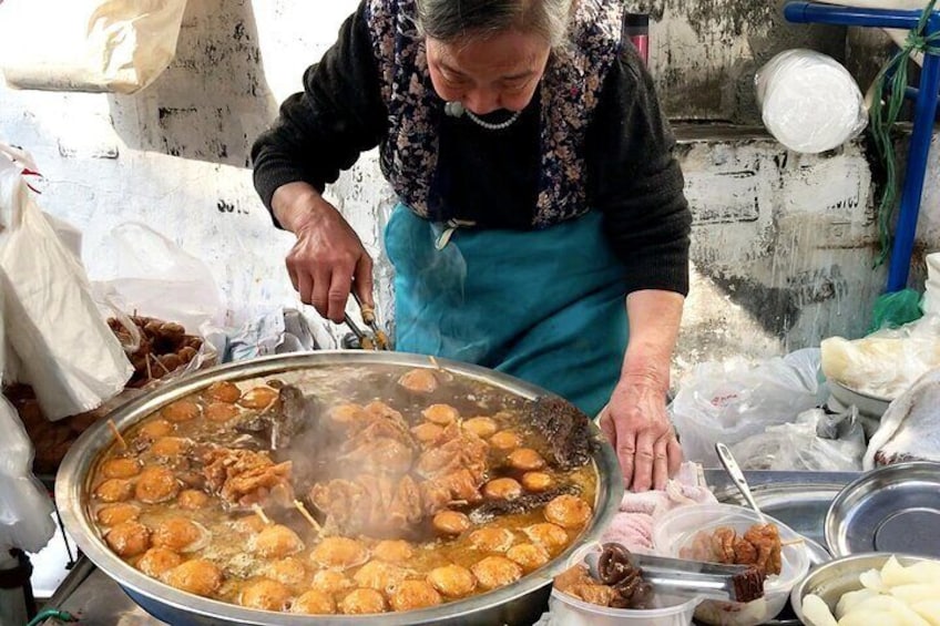 Discovery more Guangzhou evening foodie tour with locals 