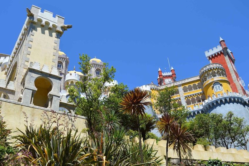 Sintra: Hike & History Private Tour incl. Pena & Quinta