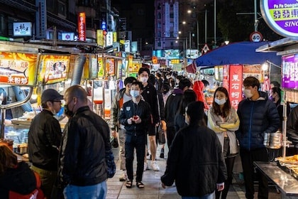 Taipei's Ningxia Night Market Tour with Michelin-starred Cuisine