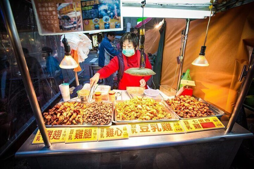 Ningxia Night Market Tour with Michelin Food (Taipei Night Market)