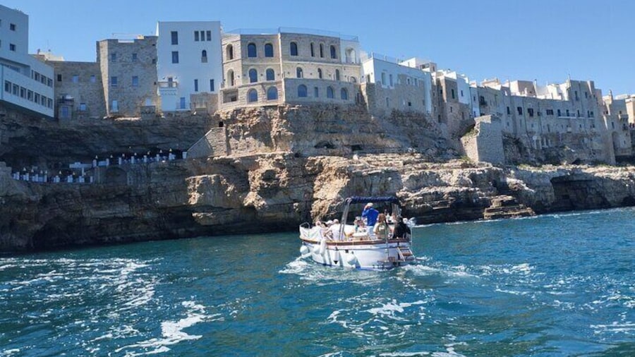 Monopoli Shared tour by Gozzo boat to the Polignano caves