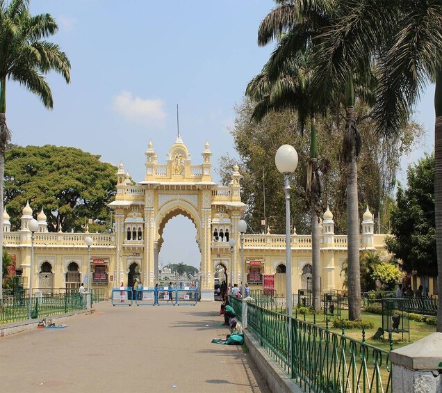 Picture 2 for Activity Mysore: 2-Day Palace and Gardens Tour from Bangalore