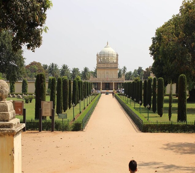 Picture 1 for Activity Mysore: 2-Day Palace and Gardens Tour from Bangalore