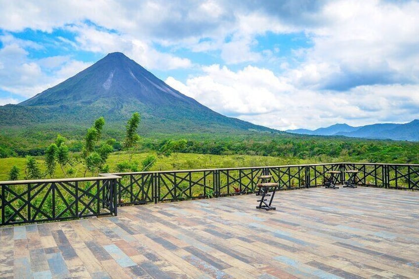 Arenal Volcano look out point