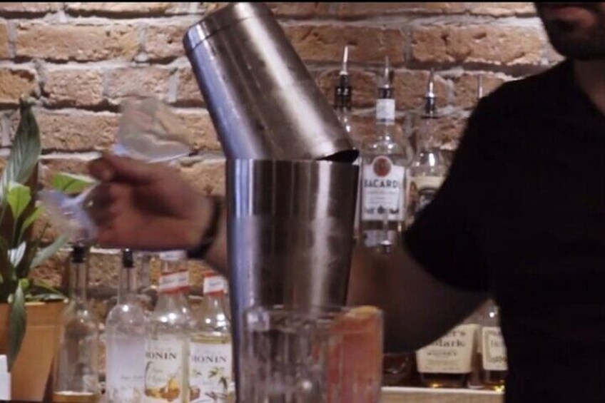 4 Hours Private Beginners Cocktails Class Course in Manchester