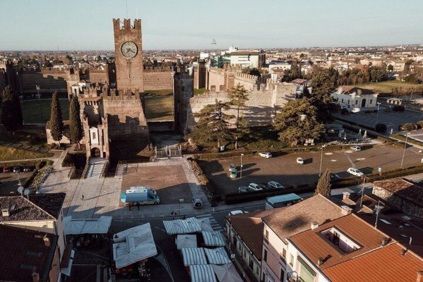 Discover the old market and make fresh pasta