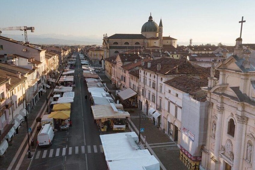 Discover the old market and make fresh pasta