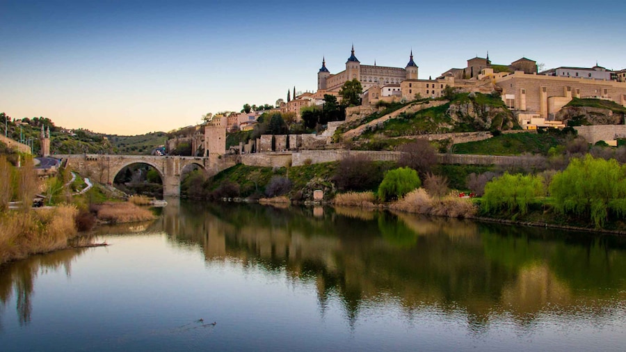 Toledo: Three Cultures Walking Tour in Spanish