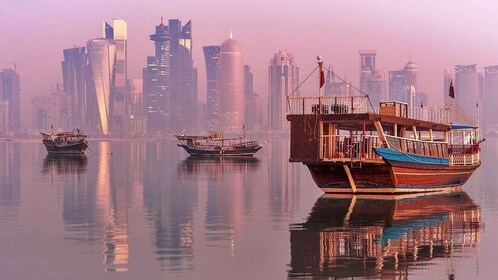 Eksklusivt privat dhowcruise i Doha og Cornichewalk med solnedgang