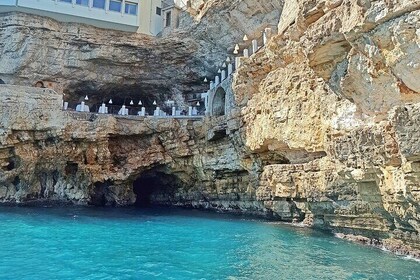 From Bari: Visit Polignano a Mare with street food tour