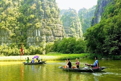 Full Day Tour in Hoa Lu to Tam Coc with Transportaion and Lunch