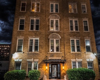 Charlotte: Queen City Ghosts Haunted Walking Tour