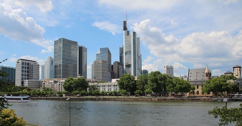 Frankfurt Tur Jalan Kaki Bersama atau Pribadi