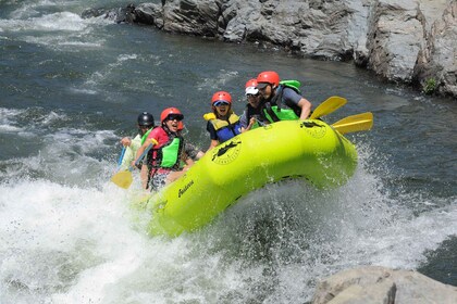 Loto Bifurcación Sur del Río Americano Rafting 1/2 Día