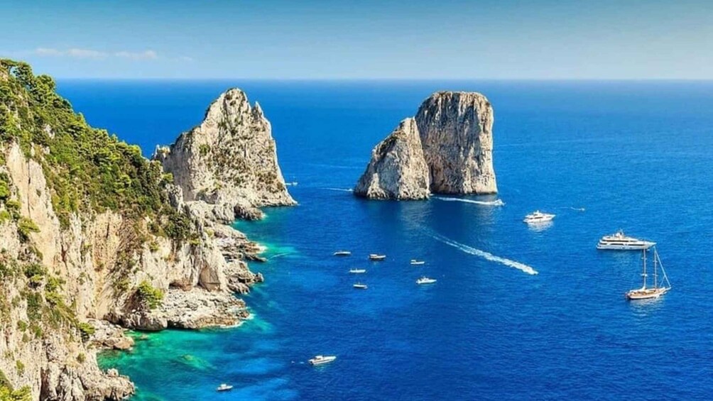 From Amalfi: Li Galli and Capri Islands Boat Tour